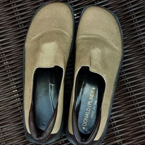 Donald Jeans Pliner metallic platform shoes 6M